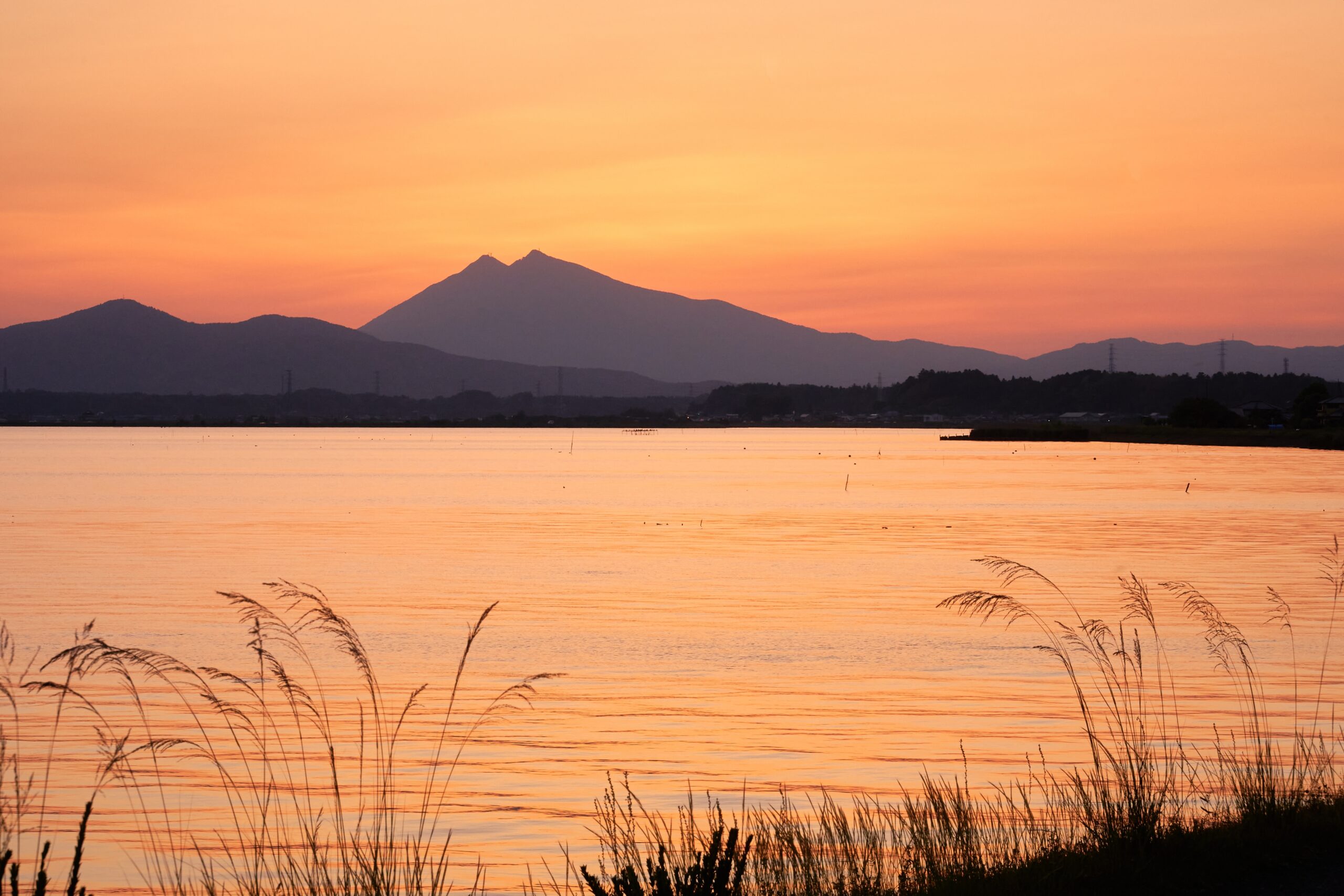 霞ヶ浦　筑波山　夕日